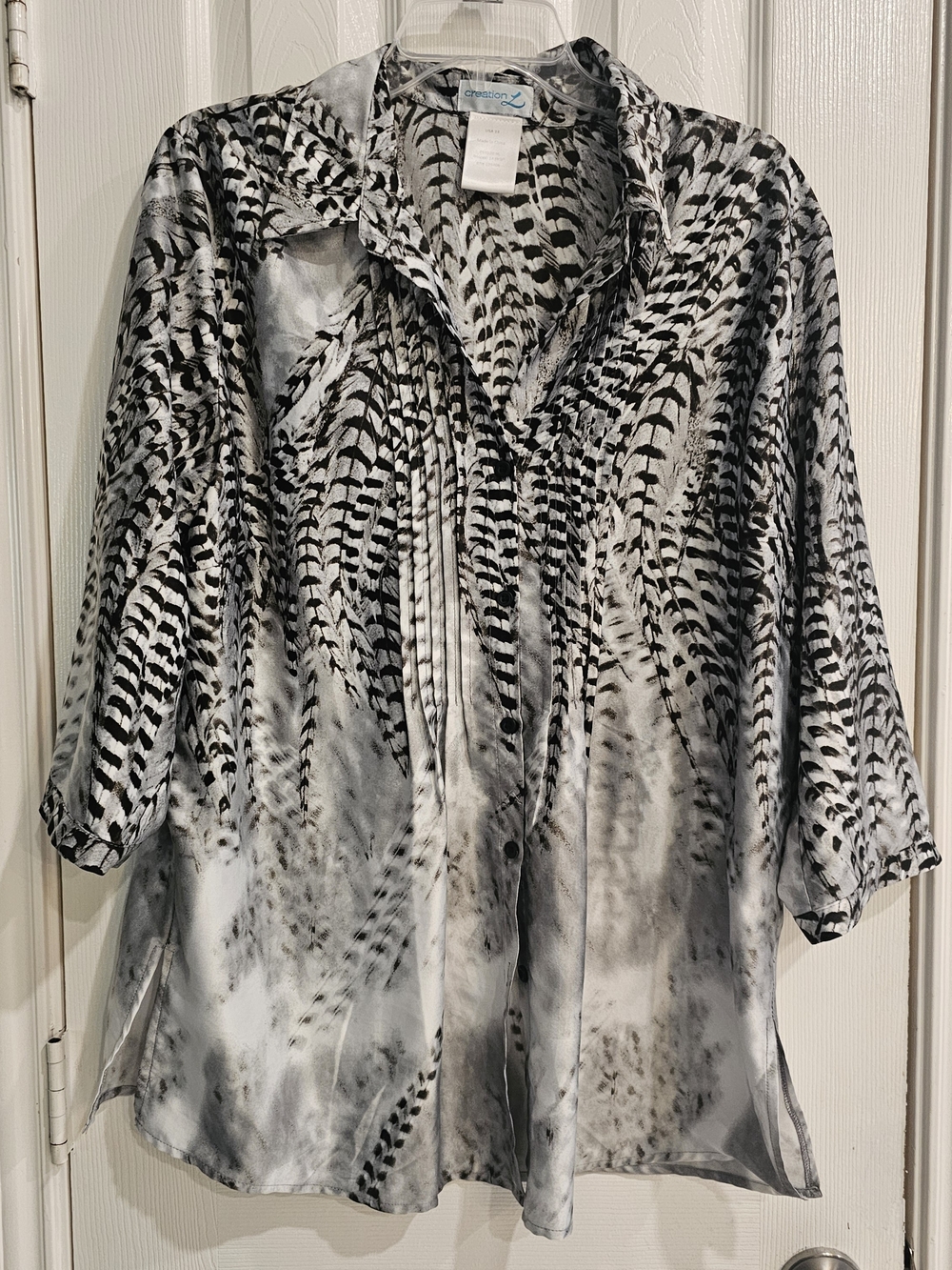 Creation L Size 14 Women's Feather-Print Button-Front Blouse in Black & White